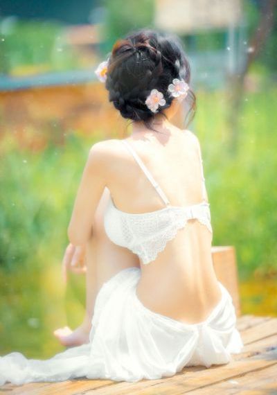 年轻的护士在线